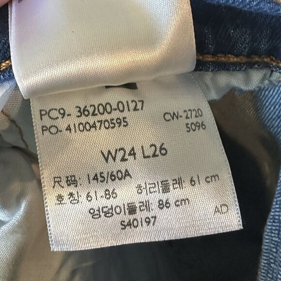 NWT Levi's 501 Original Cropped Raw Hem High Rise Straight Leg Jeans - Size 24 - Picture 3 of 10